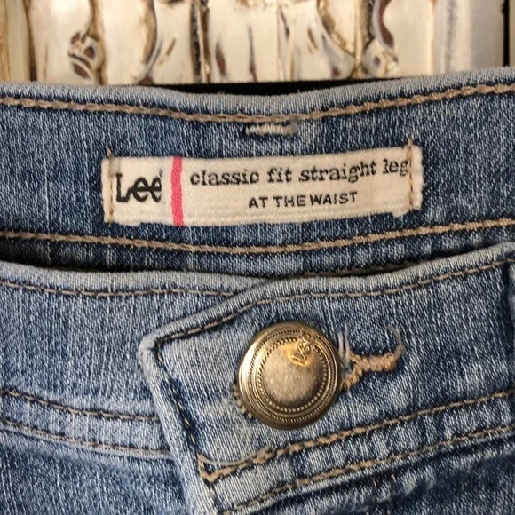 Lee Classic Fit Straight Leg At The Waist Light Medium Wash Jeans Size 10P - Picture 5 of 11